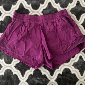 Lululemon Hotty Hot Low Rise 2.5 in. size 4